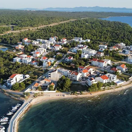 Laurel Near The Sea Apartment Zaton (Zadar)